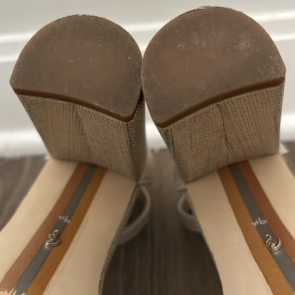 Sam Edelman gold block heel sandals/ worn once and perfect for wedding season! - Picture 8 of 10